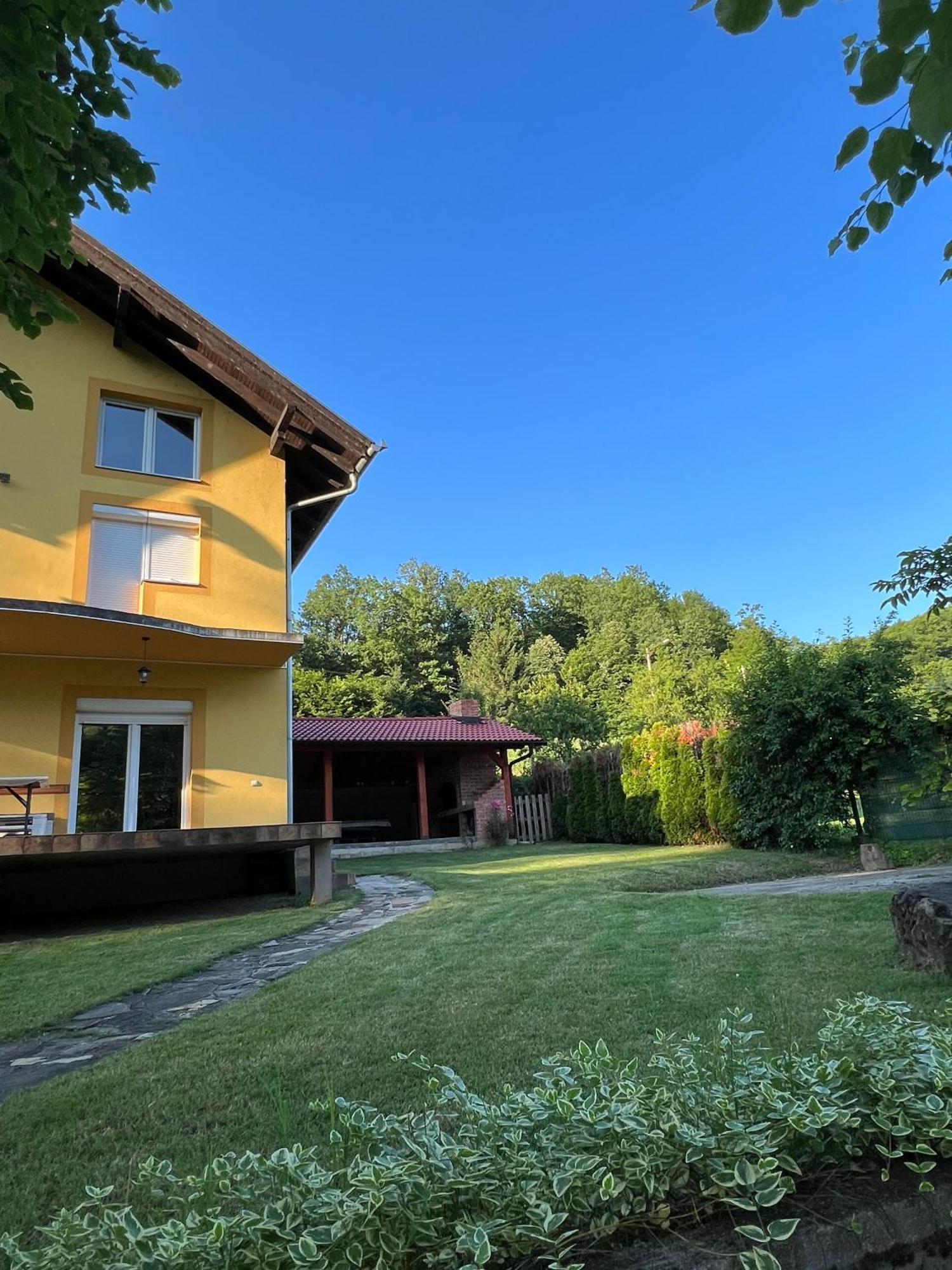 Holiday Homer Kuca Na Obali Vrbasa Banja Luka Ngoại thất bức ảnh