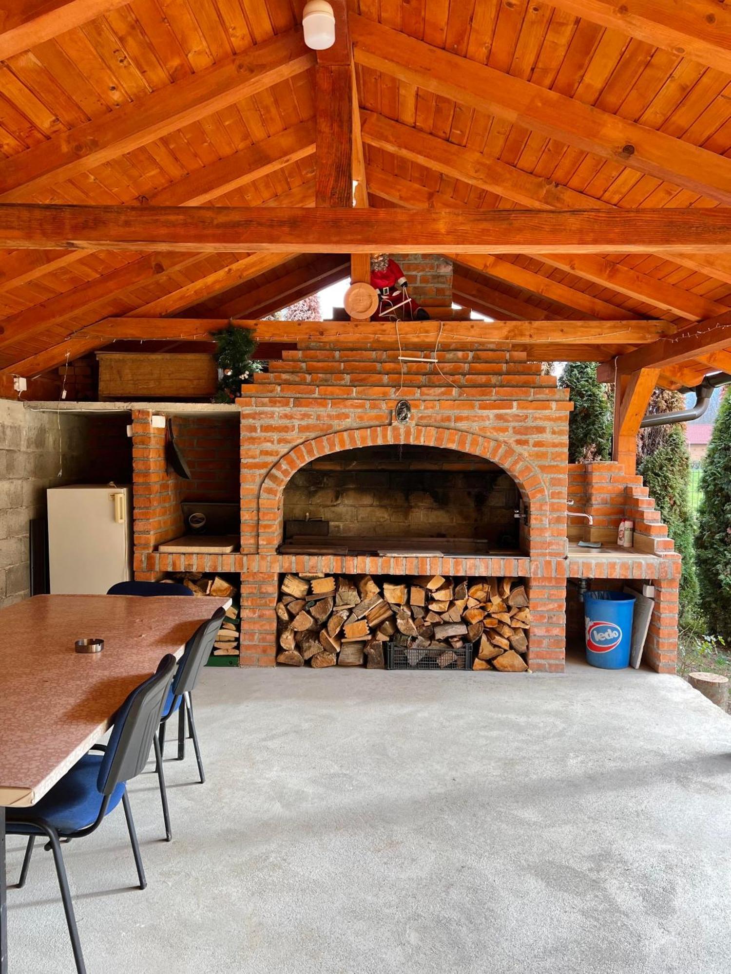 Holiday Homer Kuca Na Obali Vrbasa Banja Luka Ngoại thất bức ảnh